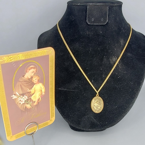 St.Anthony Goldtone Medallion Oval Necklace with Prayer Card - Picture 1 of 8